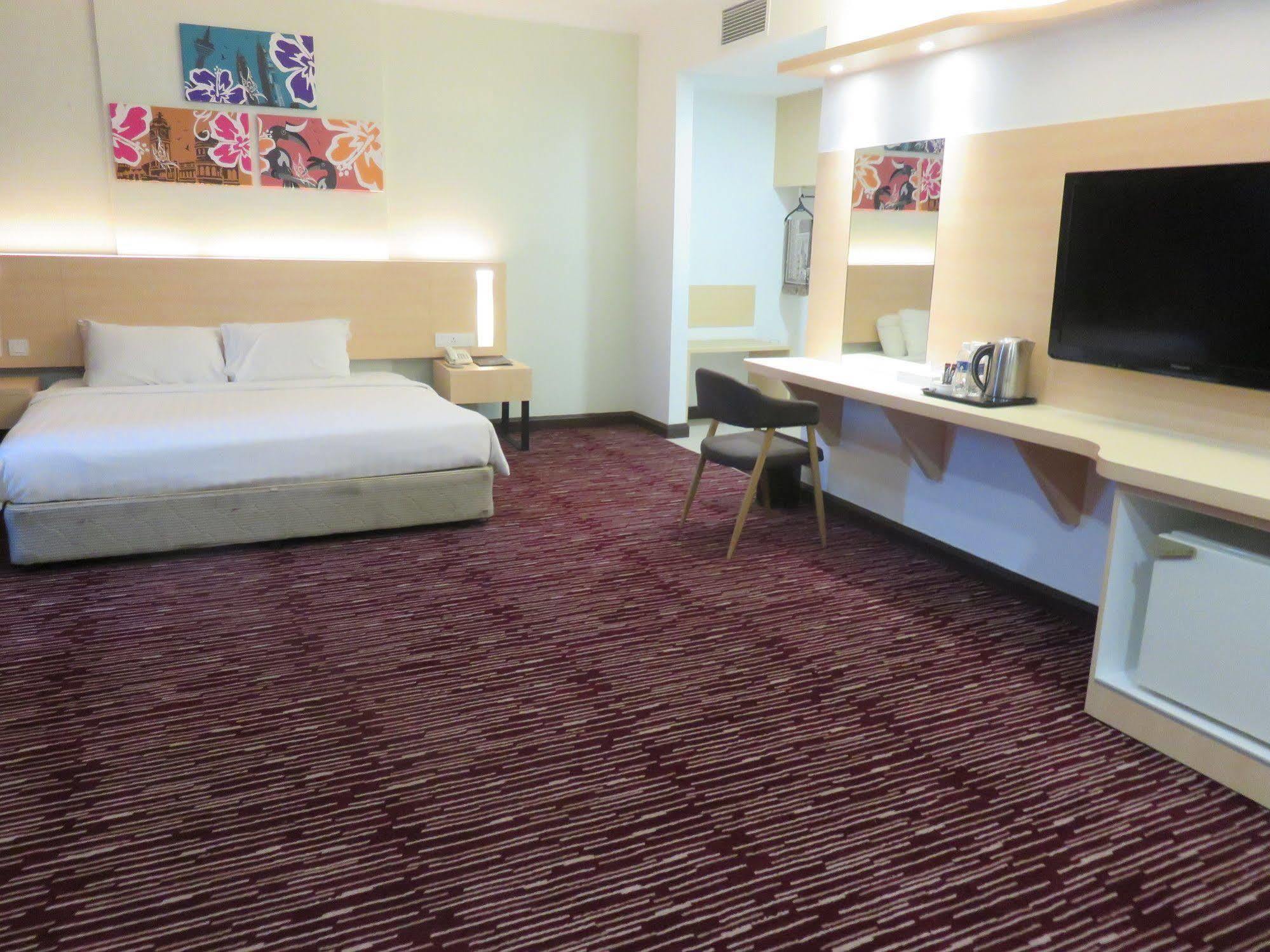 Rhr Hotel Kajang Exterior photo